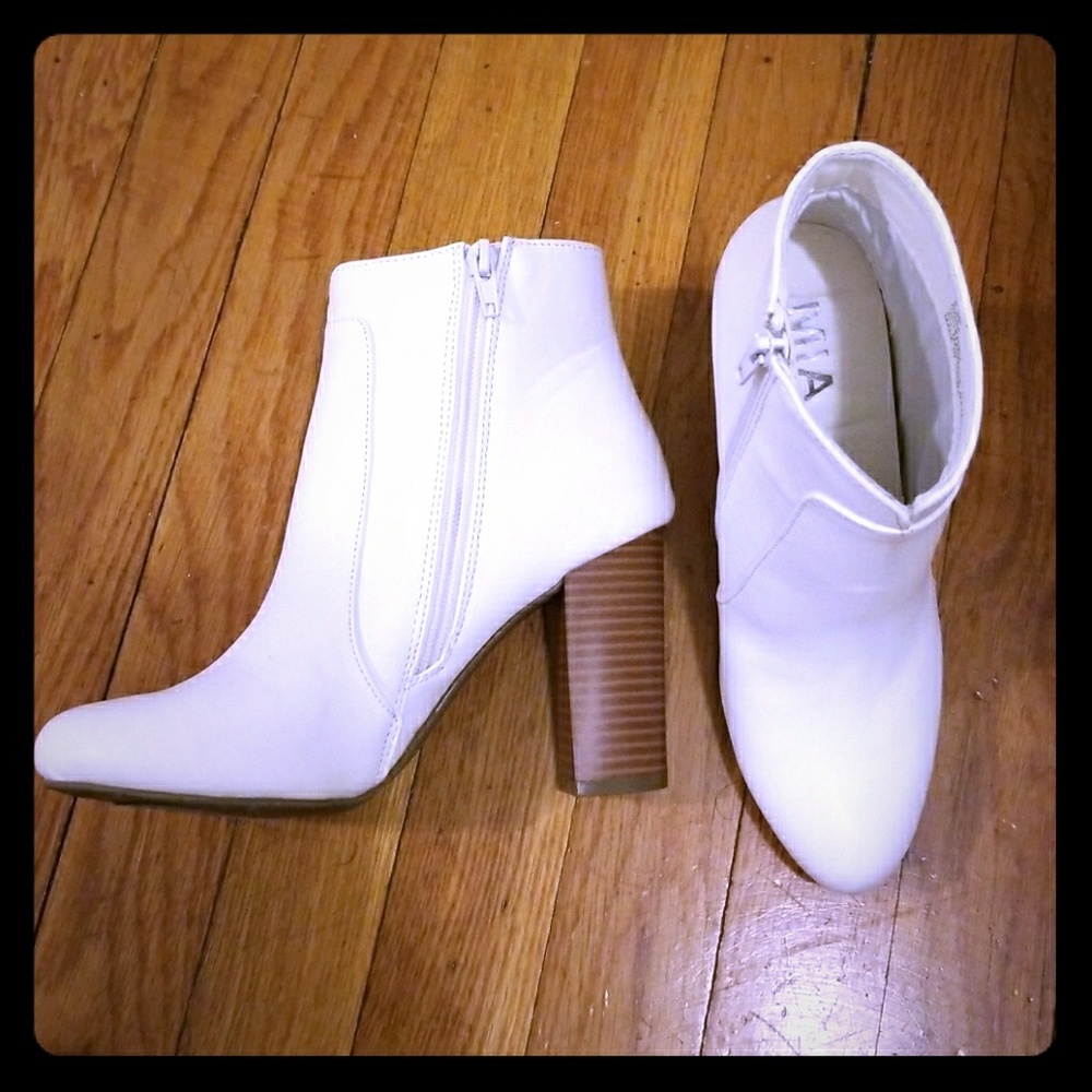 Brand New Mia Rosebud Boots